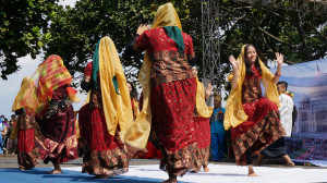 Tarian India dibawakan oleh Mahasiswa Humas C