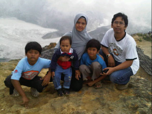 Bersama Keluarga (Foto koleksi pribadi).
