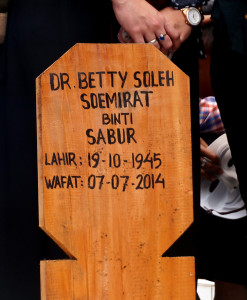 Pemakaman Bu Betty-4