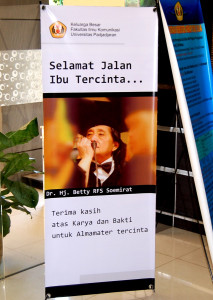 Banner duka cita di lobby kampus Fikom Unpad (Foto Suwito)