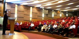 Tausiah Ustad Yopi di Auditorium Pascasarjana Fikom Unpad.
