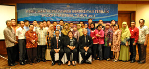 Foto Bersama para Peserta dan Dewan Juri.