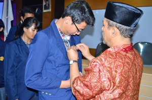 Penyematan Pin Pengurus (Foto P2K2M)