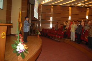 Dekan Fikom Unpad dalam acara Dies Fikom Unpad, Kamis (18/9). (Foto Suwito)