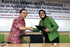 Prof.Seon-Gi Baek dan Wadek-2 Dr.Sussane Dida, MM