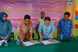 Penandatanganan Kerjasama anarra Pemkab Pangandaran dan Fikm Unpad. (Foto Jimmy N)