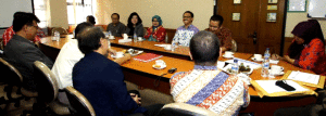 Kaprodi dan Sekretaris Kaprodi D3 memberikan pengarahan kepada Tim Penguji. (Foto AB).