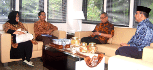 Ketua Tim FE Trisakti Diterima Warek-4 Unpad dan Dekan Fikom Unpad. (Foto Suwito)