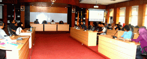 Hearing Prodi Jurnalistik dengan Mahasiswa. (Foto Suwito).