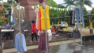 Surprise Sale di Gerbang Lama Unpad. (Foto Shafira Putri)