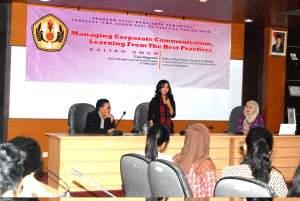 Trisia Megawati, (tengah) Senior Manager Corporate Communications PT April/RAPP. (Foto Suwito).