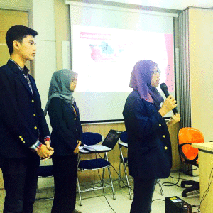 Tim Irama Melody saat presentasi di Pekom UI 2015. (Foto Ist).