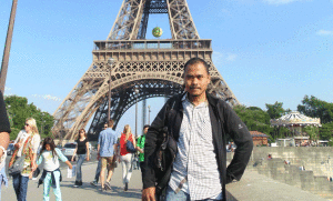 Bertugas ke Paris. (Foto koleksi pribadi).