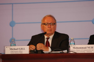 Michael Gill dalam sebuah forum bersama Mendikbud Moh Nuh (Foto Ist)