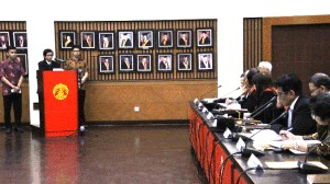 Sidang Terbuka Promosi Doktor Idi Subandy Ibrahim di kampus UI (Foto Humas Fisip UI)