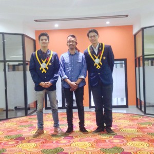 Ketua dan Wakil Ketua BEM Fikom Unpad bersama perwakilan Kujang Ranger (Foto BEM Fikom Unpad.
