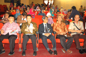 Dekan Fikom Unpad, Prof.Deddy Mulyana (Paling kiri).