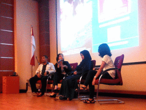Suasana diskusi di auditorium Pascasarjana Fikom Unpad.