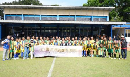Gathering at Lapangan Hijau: The “Pernah Persib” Team Competes with the Fikom Unpad Family