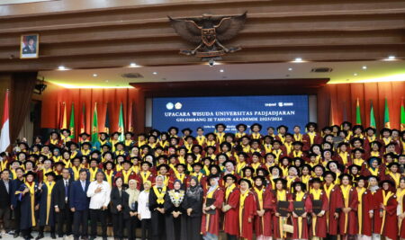 Fikom Unpad Gelar Pelepasan Wisudawan Gelombang III Tahun Akademik 2025/2026