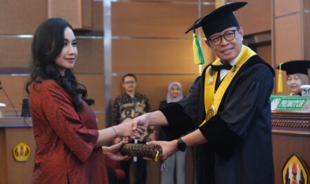 Rustika Nur Istiqomah Raih Gelar Doktor Fikom Unpad, Teliti Peran Algoritme dalam Isu IKN