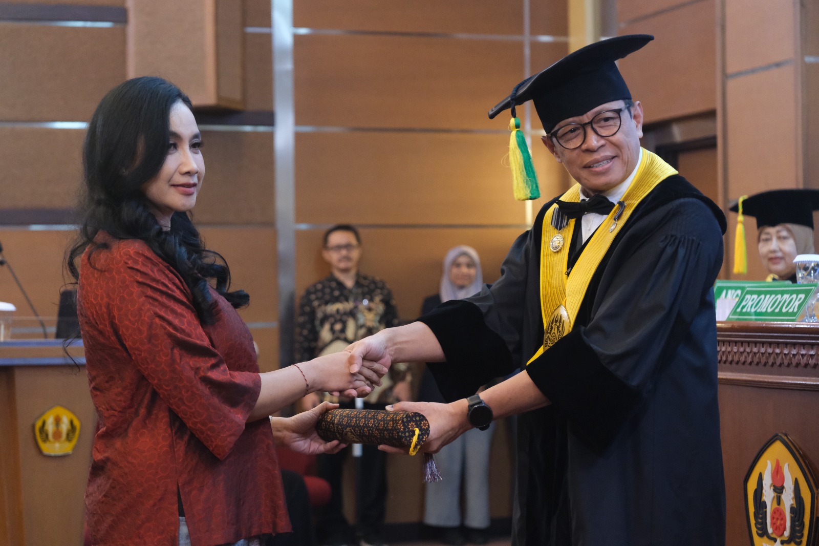 Rustika Nur Istiqomah Raih Gelar Doktor Fikom Unpad, Teliti Peran Algoritme dalam Isu IKN