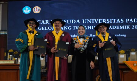 Fikom Unpad Lepas 191 Wisudawan, Satu Keluarga Rayakan Kelulusan Bersama